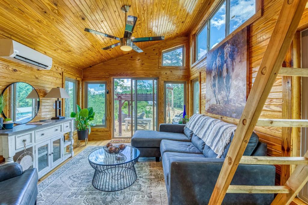 The Geminia dreamy, waterfront tiny cabin in Rogersville, Alabama